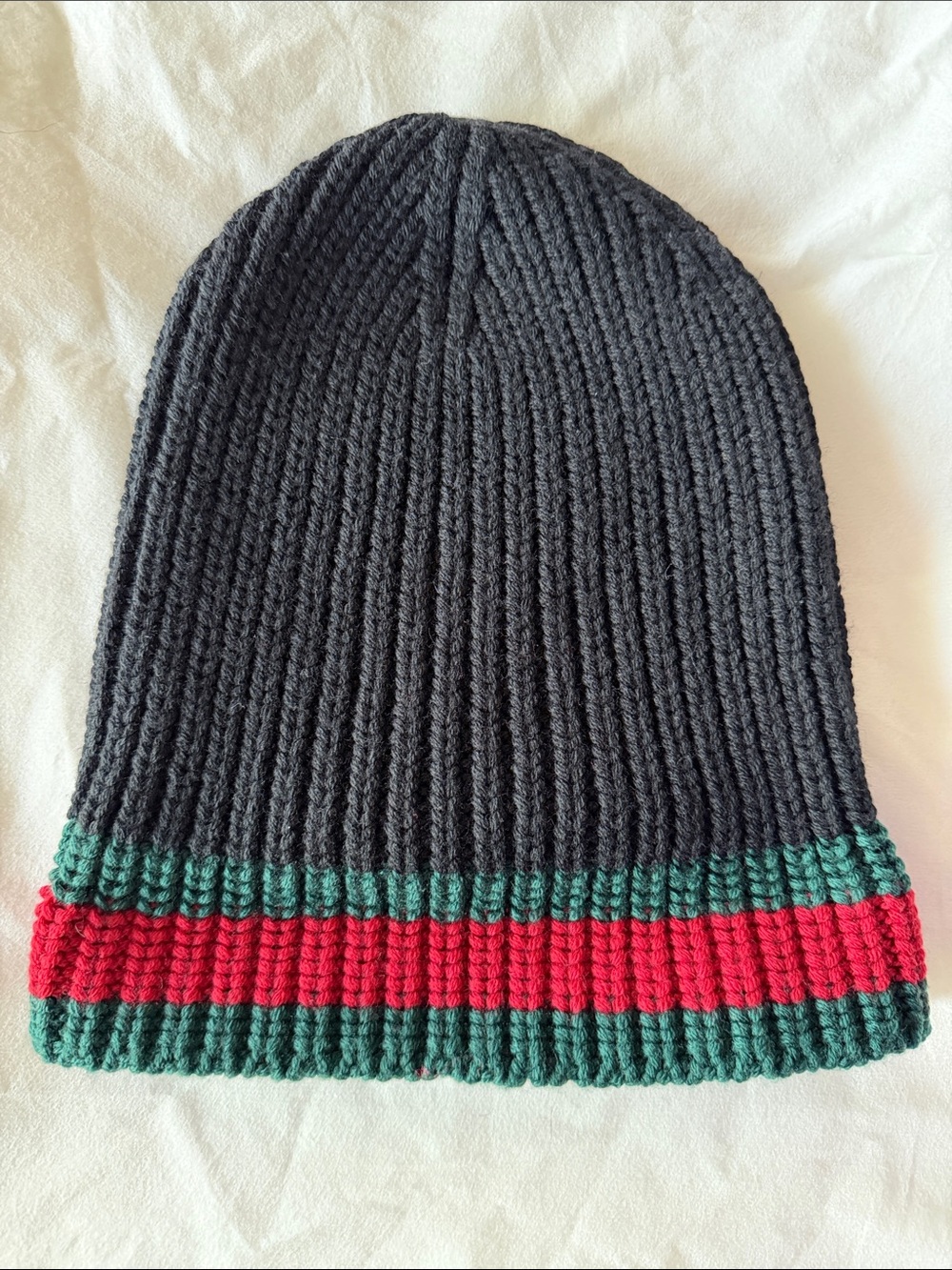 Gucci Men's Black Knit Beanie with Green and Red Stripe